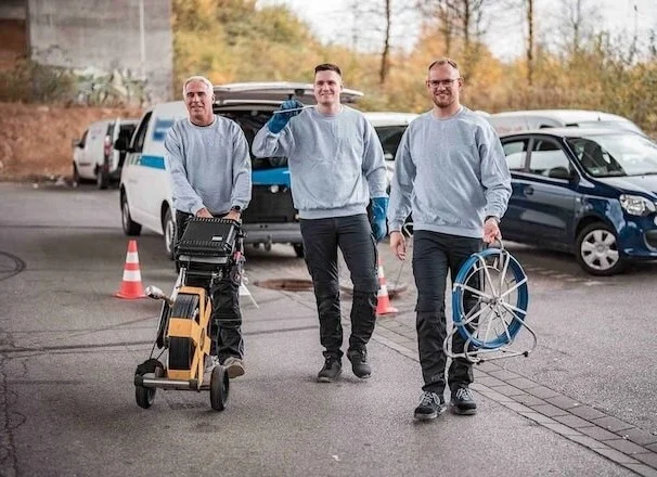 Unser Rohrreinigung-Experte bei der Arbeit